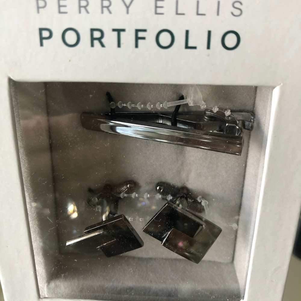 Perry Ellis silver cufflinks and tie clip NIB